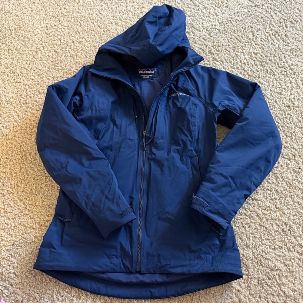 Patagonia Calcite Women's Jacket in Classic Navy - Picture 2 of 7